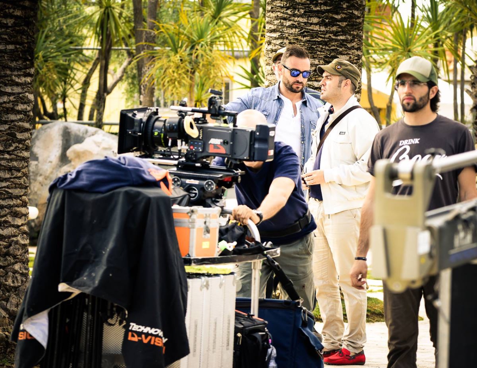 Macchina da presa ARRI sotto le palme sul set dello spot Regione Marche